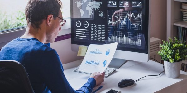 Analyst-compares-data